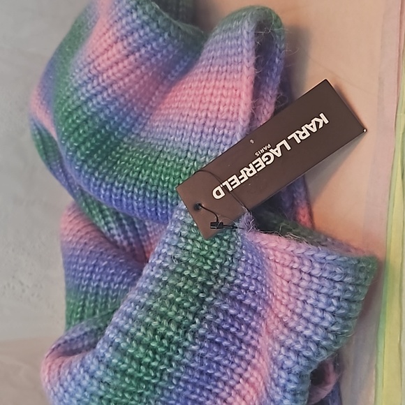 Karl Lagerfeld  infinity scarf and cap. - Picture 8 of 15